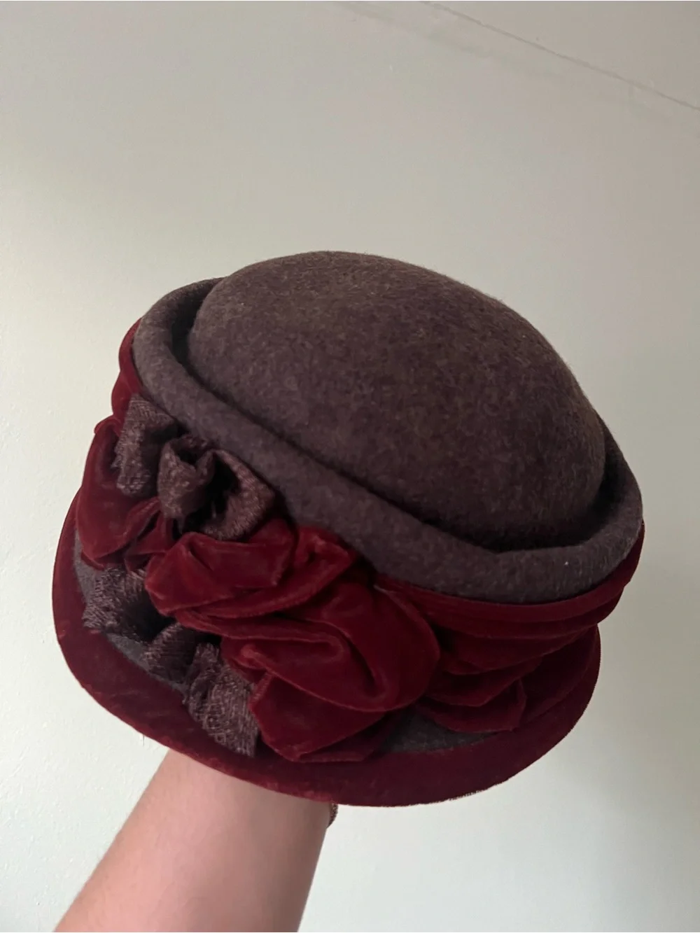 VINTAGE 1920s Style Maroon Velvet Floral Felt Cloche Bowler Bonnie Parker Hat